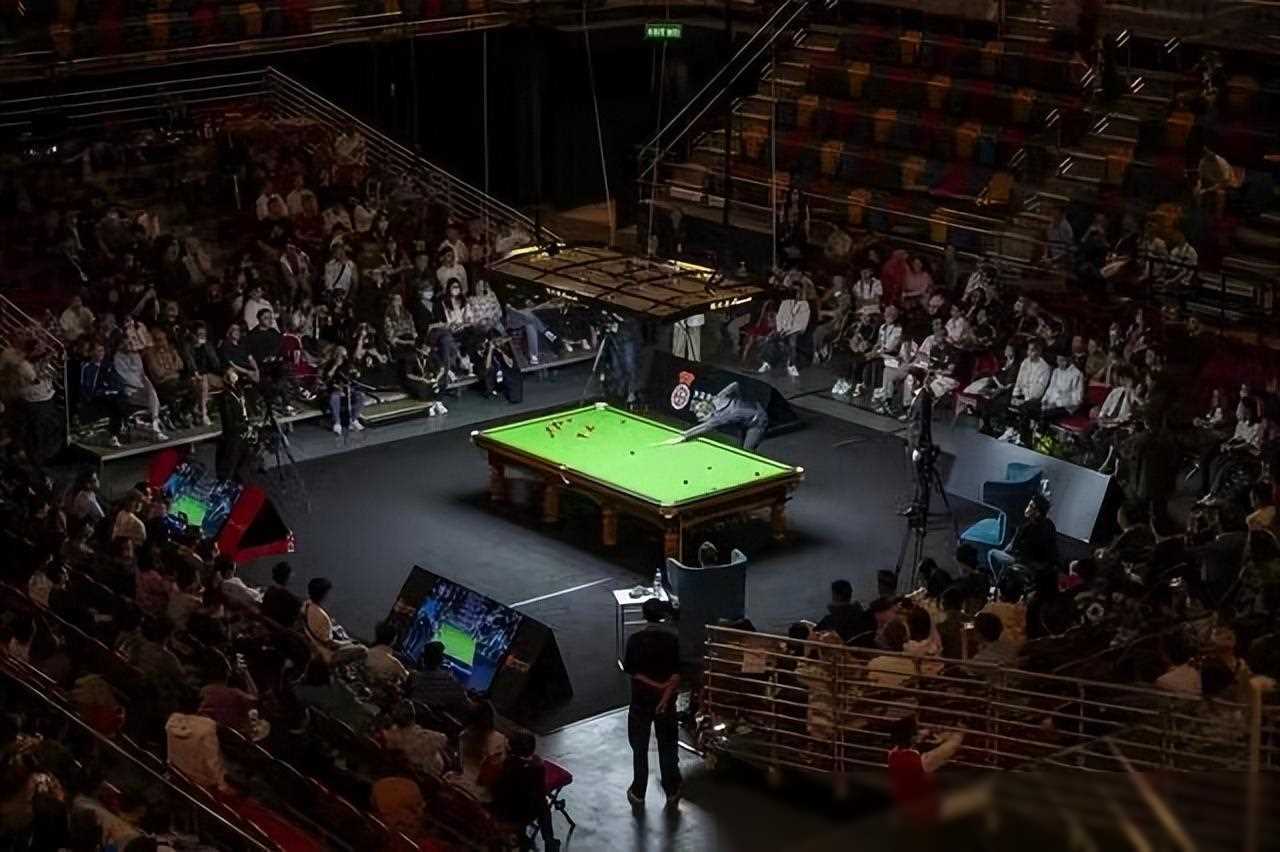 足球联赛中 足球联赛中